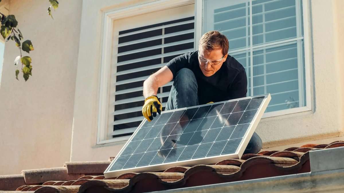 PRESS RELEASE: Two ‘identical’ solar quotes, thousands of dollars apart — and the federal discount shrinks again in January
